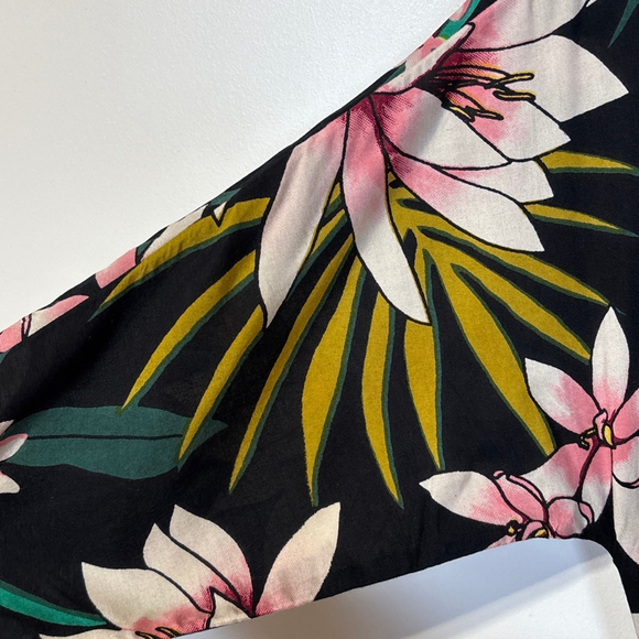 BILLABONG Romper Women's Small Black Pink Floral Tie Belt V-Neck 3/4 Sleeves - Picture 4 of 14